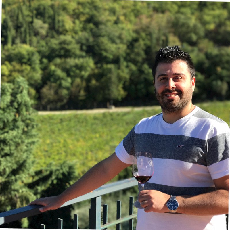 Fotografía de perfil de un cliente satisfecho, identificado como Matias Berkman